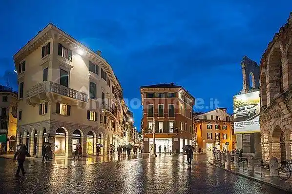 Palazzo - Edificio in vendita a Verona