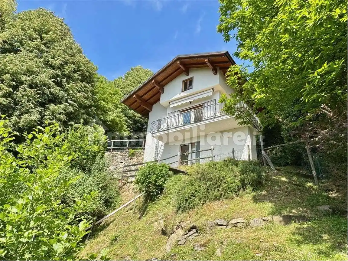 Casa indipendente in vendita a Agra