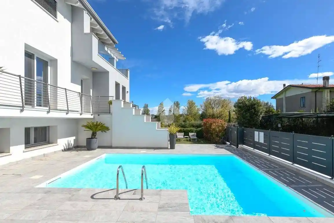 Villa in vendita a Peschiera del Garda