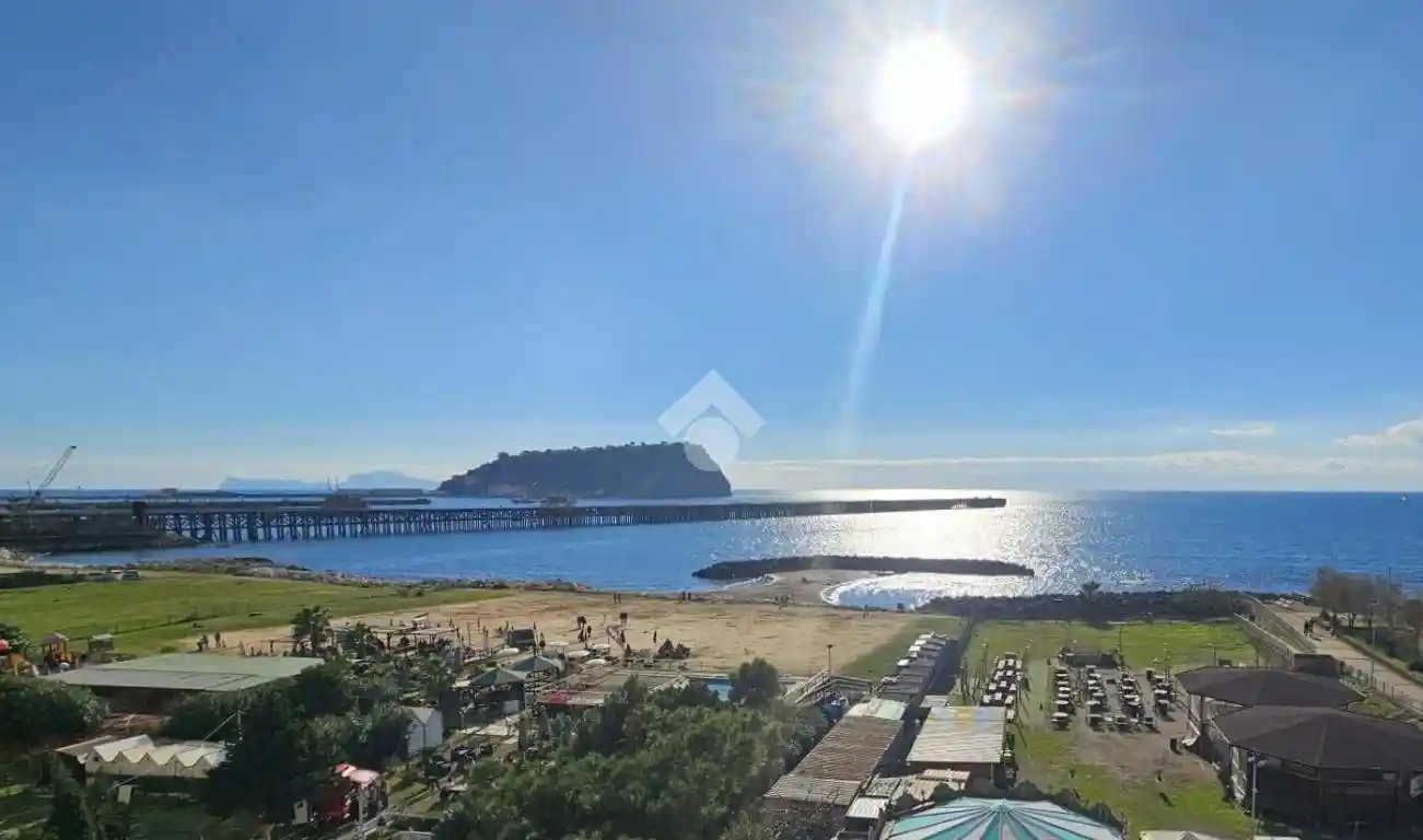 Appartamento in vendita a Napoli