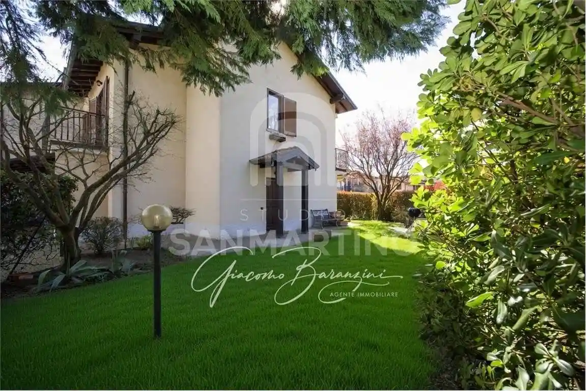 Villa in vendita a Gavirate