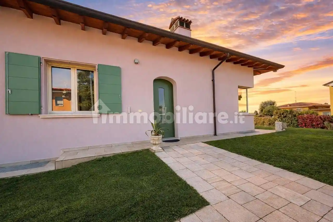 Villa in vendita a Castiglione delle Stiviere