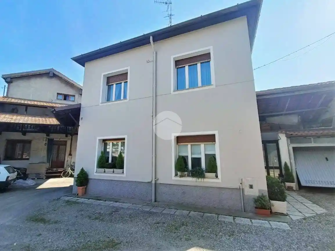 Casa indipendente in vendita a Carate Brianza