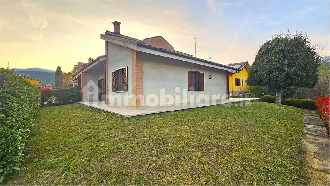 Villa in vendita a Roletto