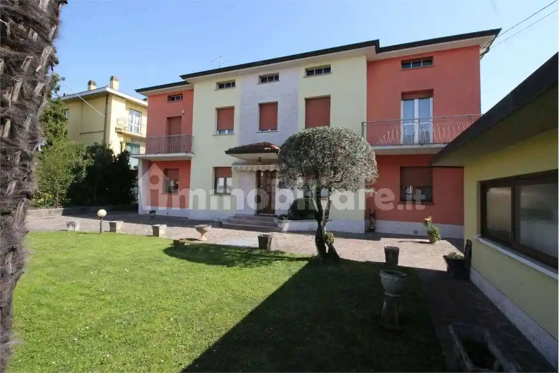 Villa in vendita a Madone