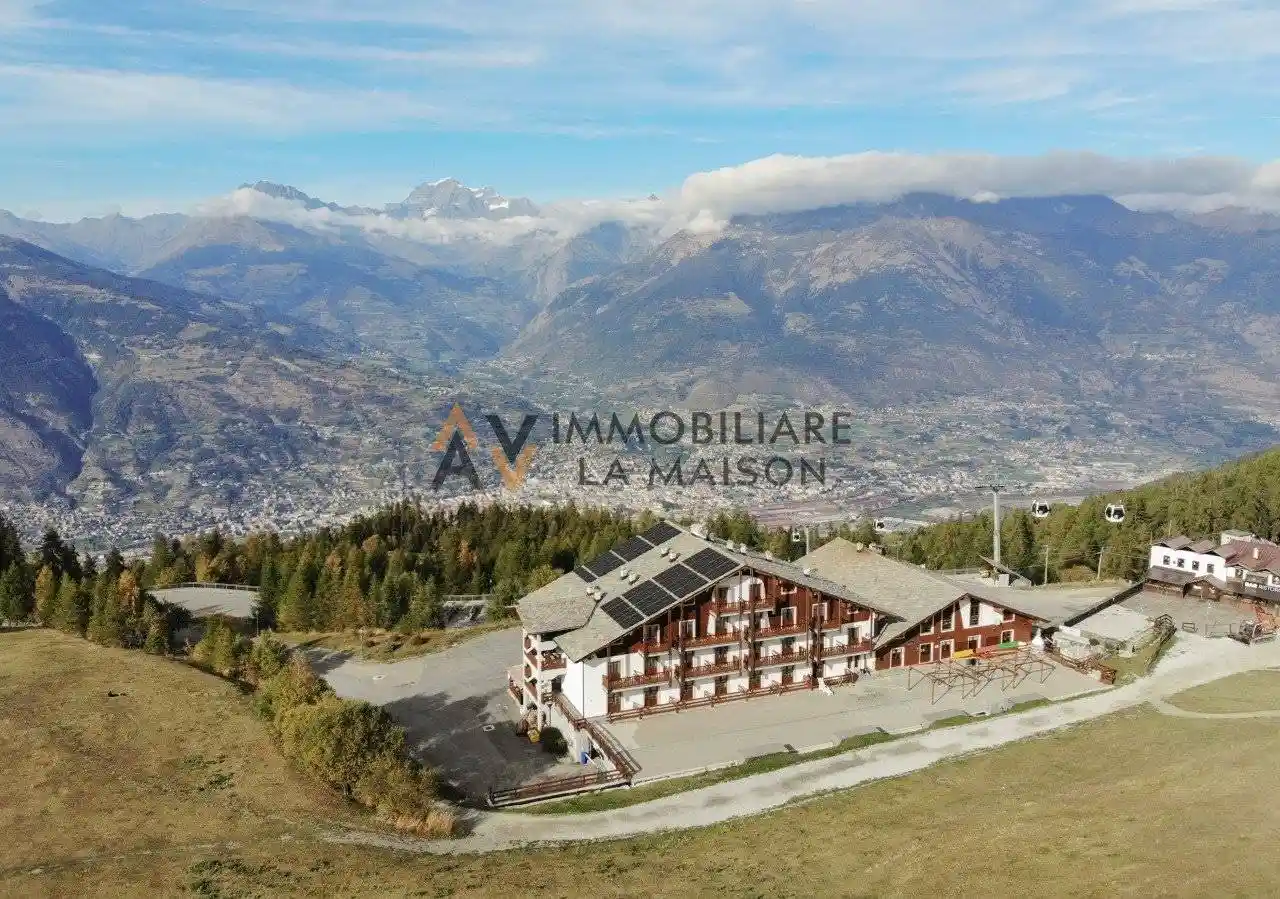 Palazzo - Edificio in vendita a Gressan