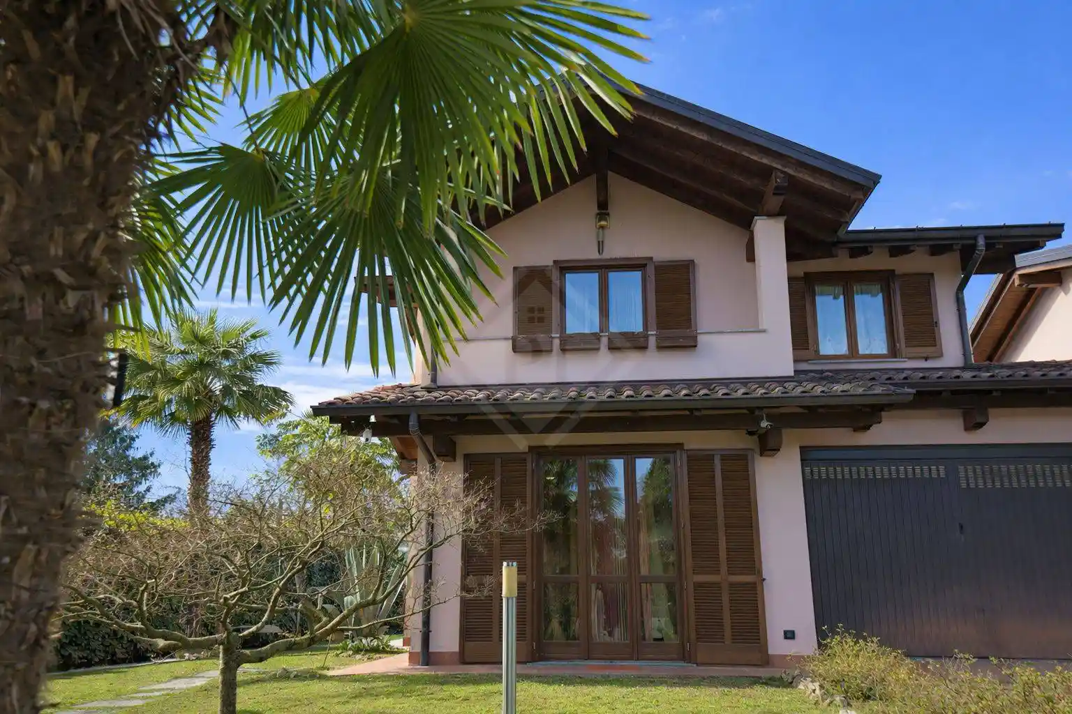 Villa in vendita a Leggiuno