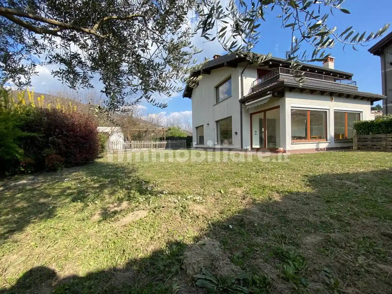 Villa in vendita a Como