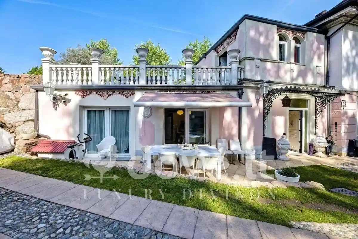 Villa in vendita a Varese