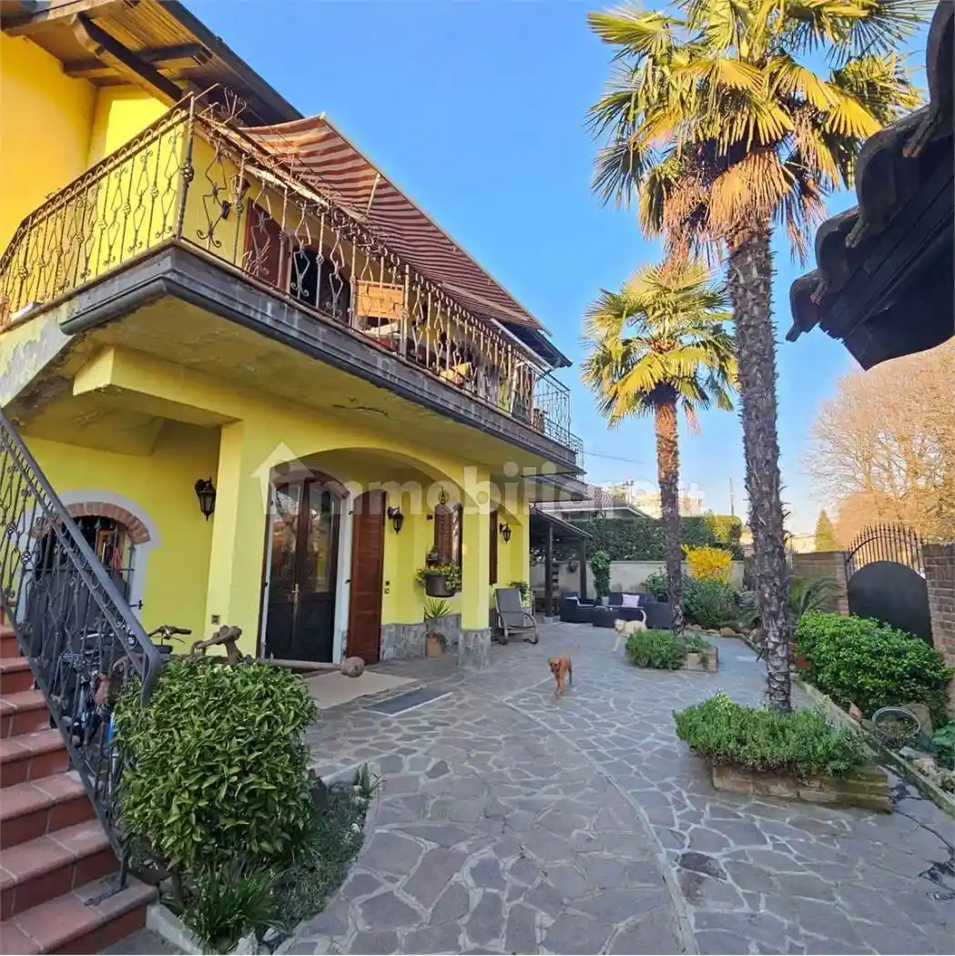 Villa in vendita a Abbiategrasso