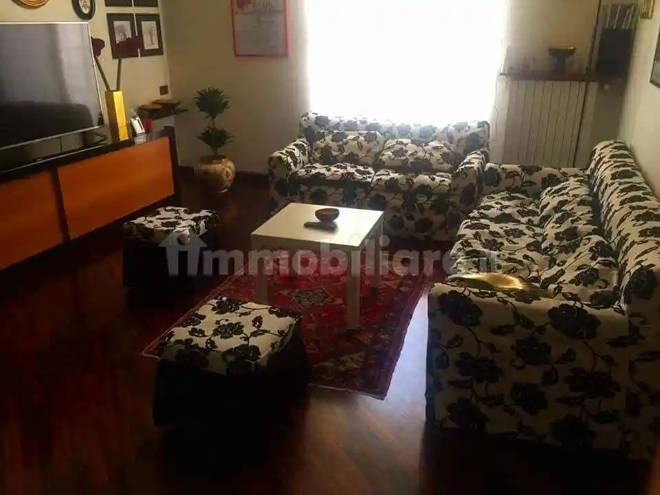 Palazzo - Edificio in affitto a Bari