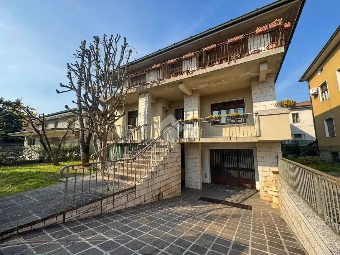 Villa in vendita a Bagnolo Mella