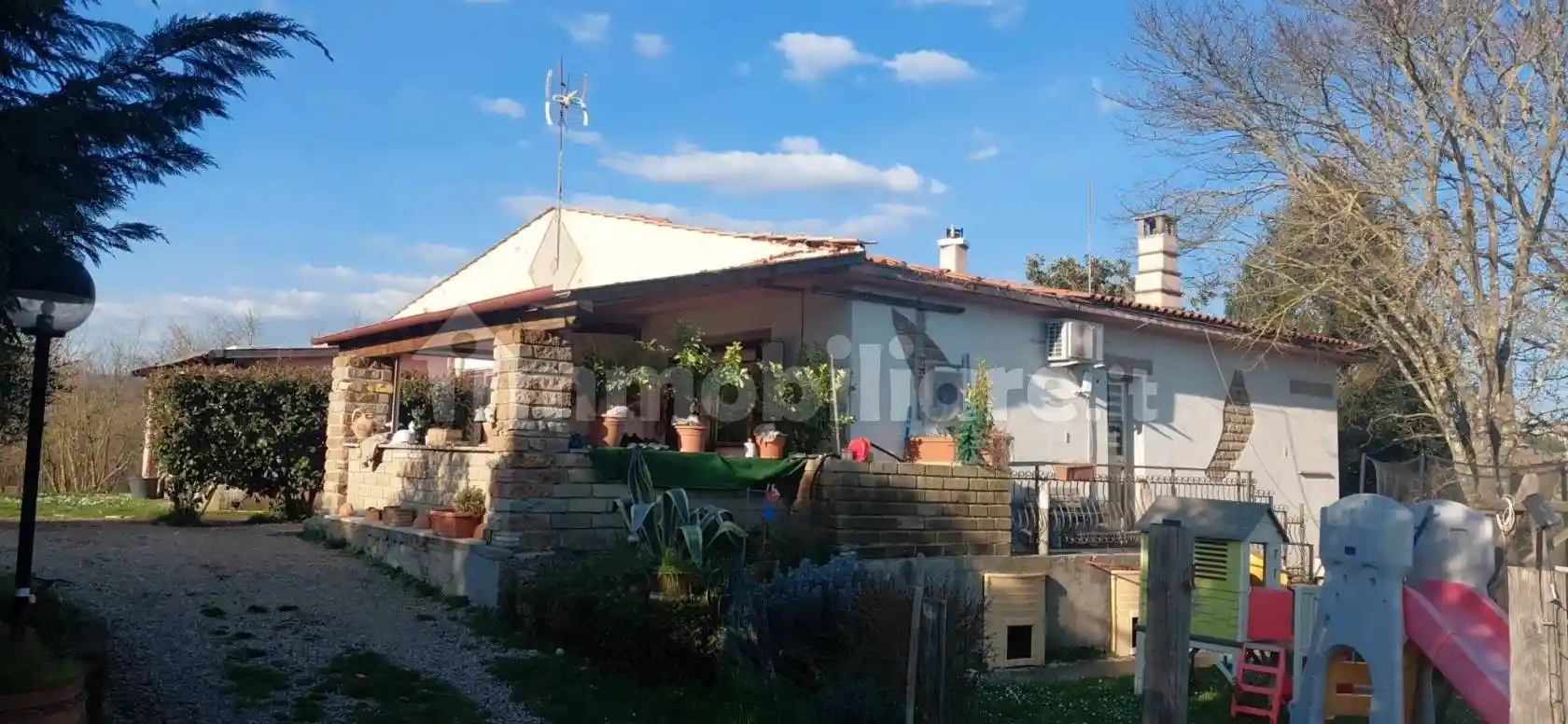 Villa in vendita a Capranica