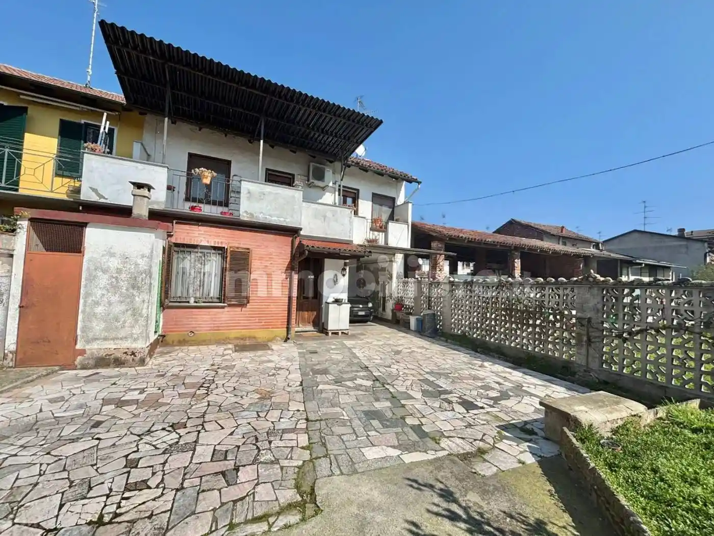 Casa indipendente in vendita a Novara