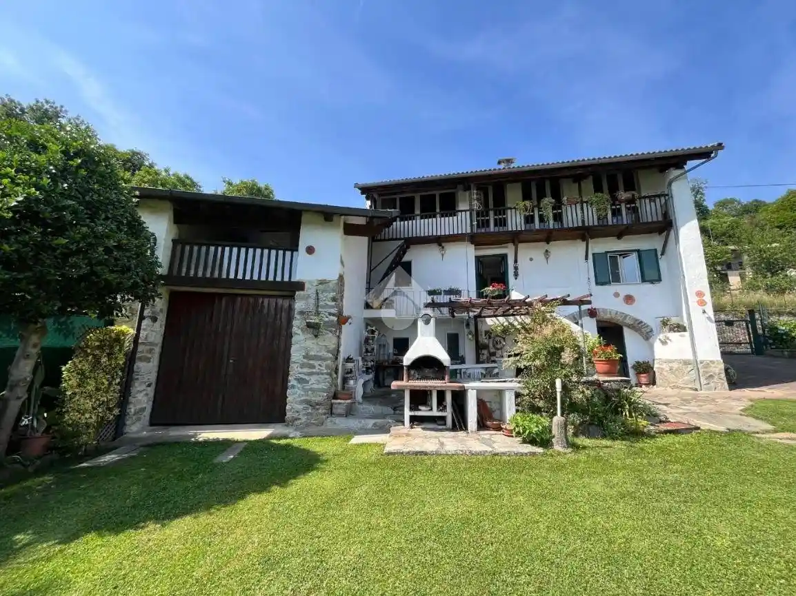 Casa indipendente in vendita a Val di Chy
