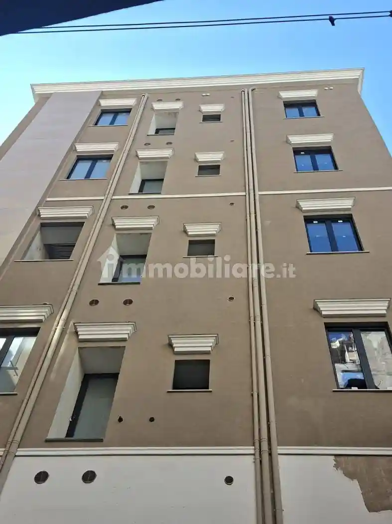 Palazzo - Edificio in affitto a Napoli