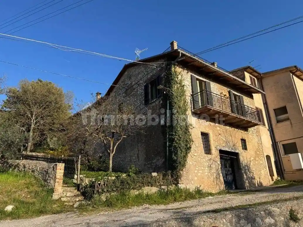 Casa indipendente in vendita a Trevi