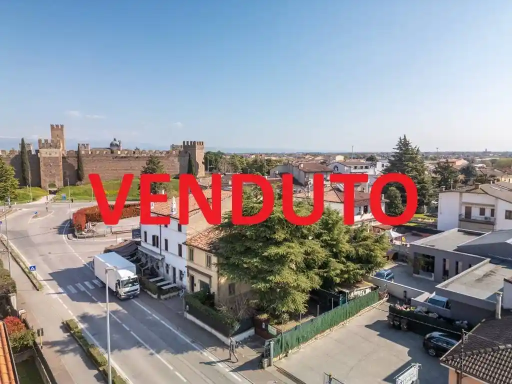 Casa indipendente in vendita a Villafranca di Verona