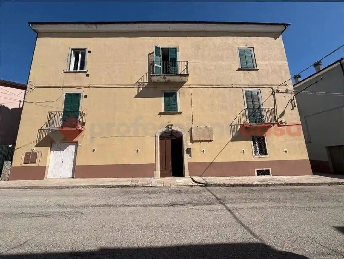 Palazzo - Edificio in vendita a Palata