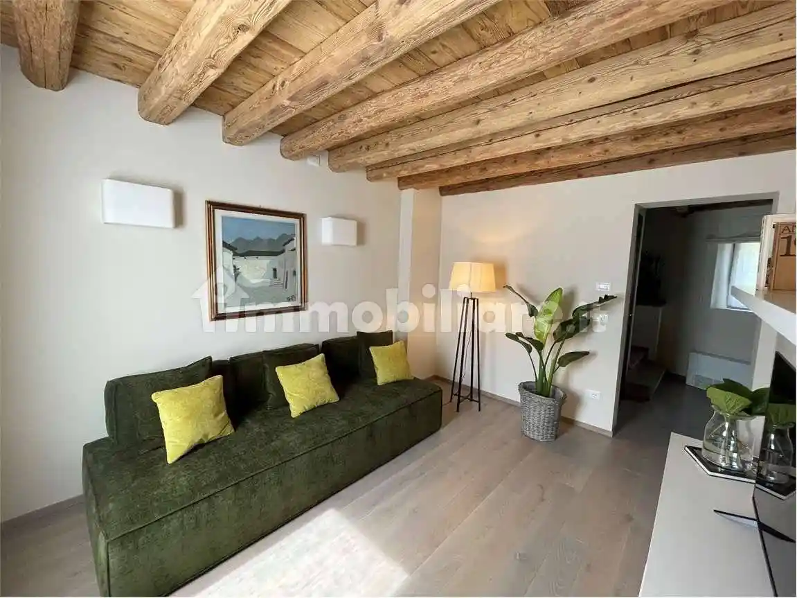 Palazzo - Edificio in vendita a Revine Lago