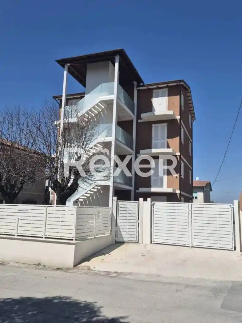 Palazzo - Edificio in vendita a Cingoli