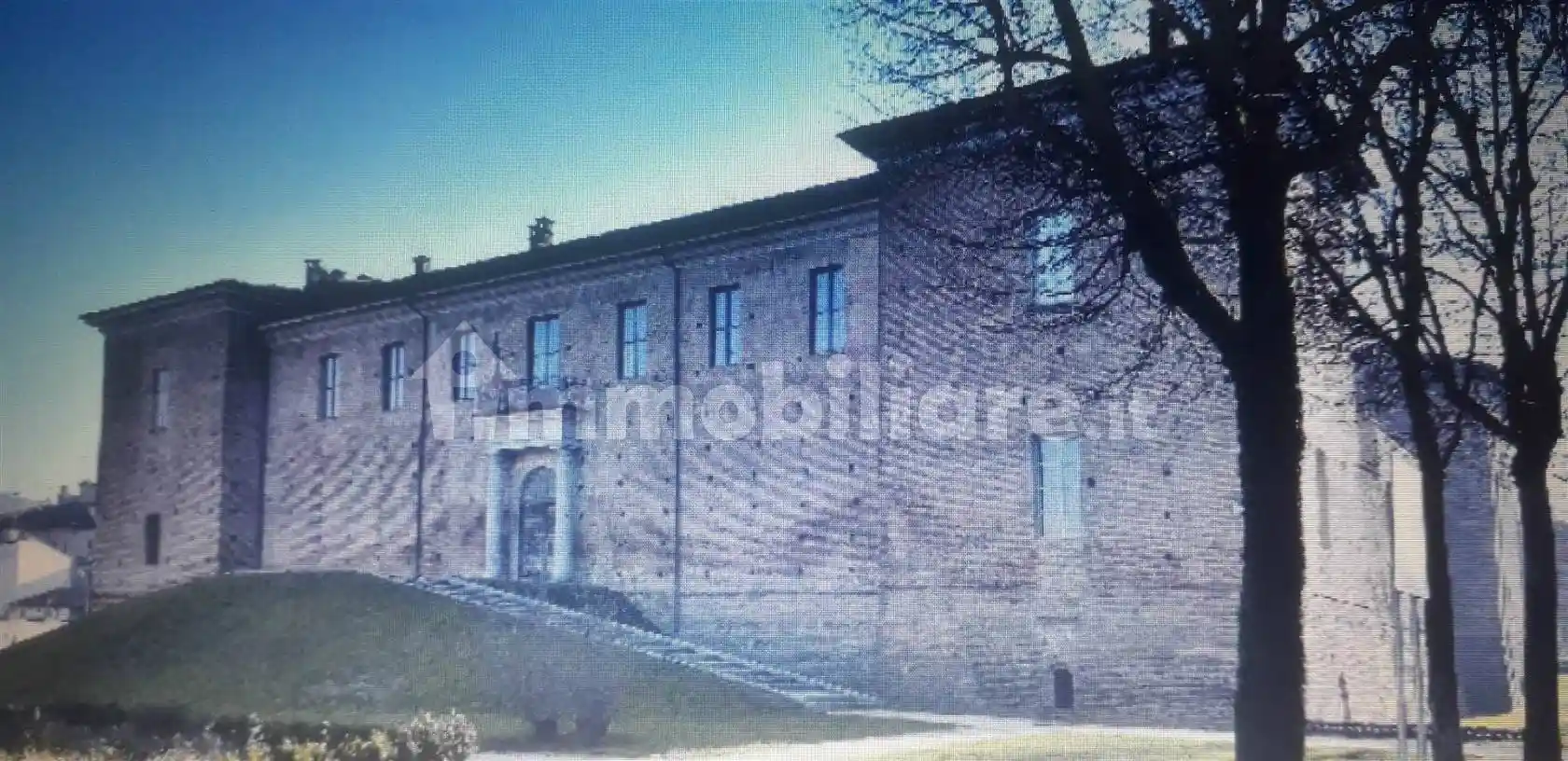 Palazzo - Edificio in vendita a Voghera