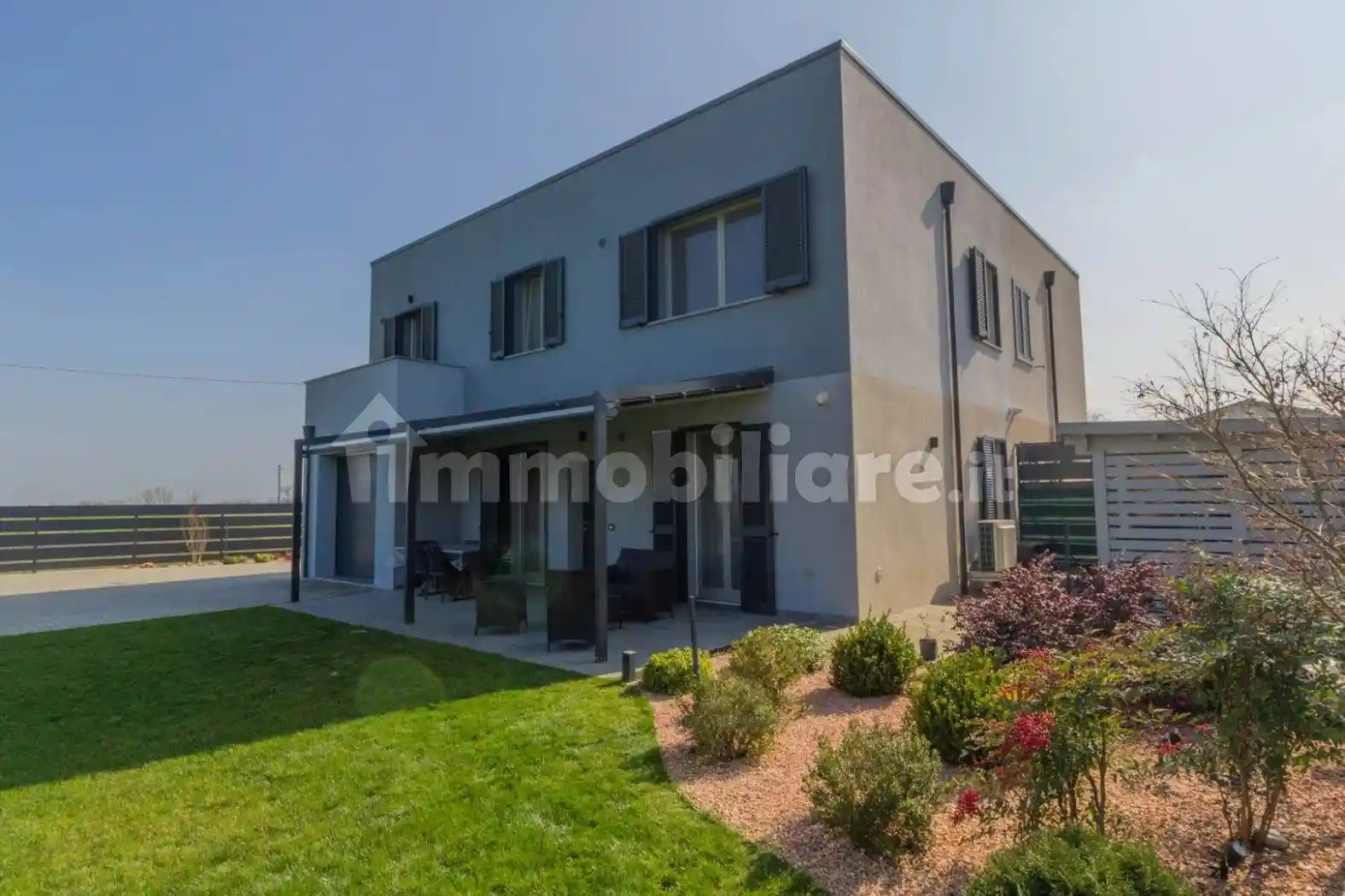 Villa in vendita a Gazzola