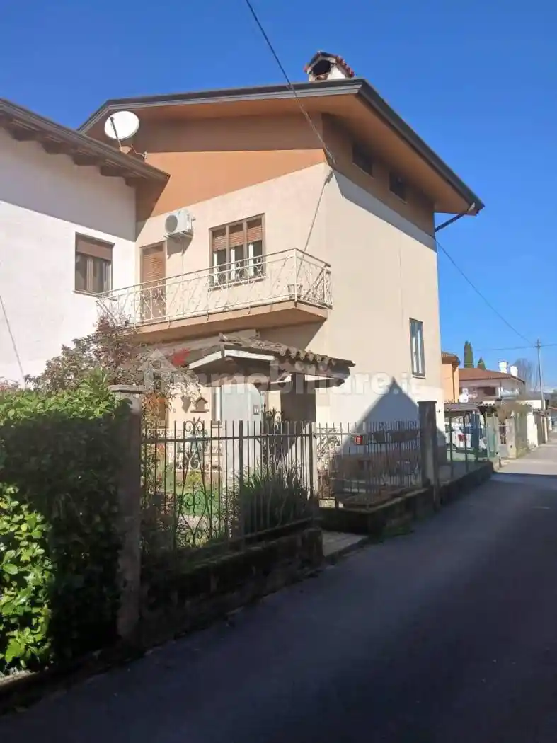 Casa indipendente in vendita a Capriva del Friuli
