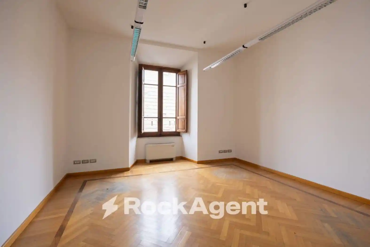 Palazzo - Edificio in affitto a Pistoia