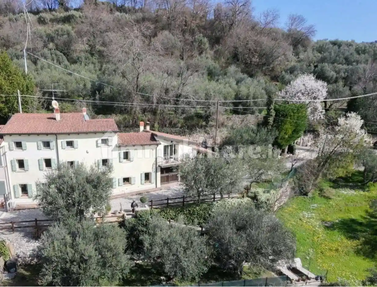 Rustico - Casale in vendita a Mezzane di Sotto