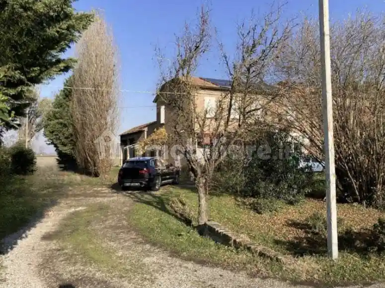 Palazzo - Stabile in vendita a Argenta