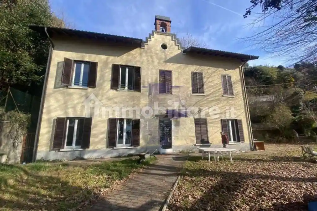 Palazzo - Stabile in vendita a Luino