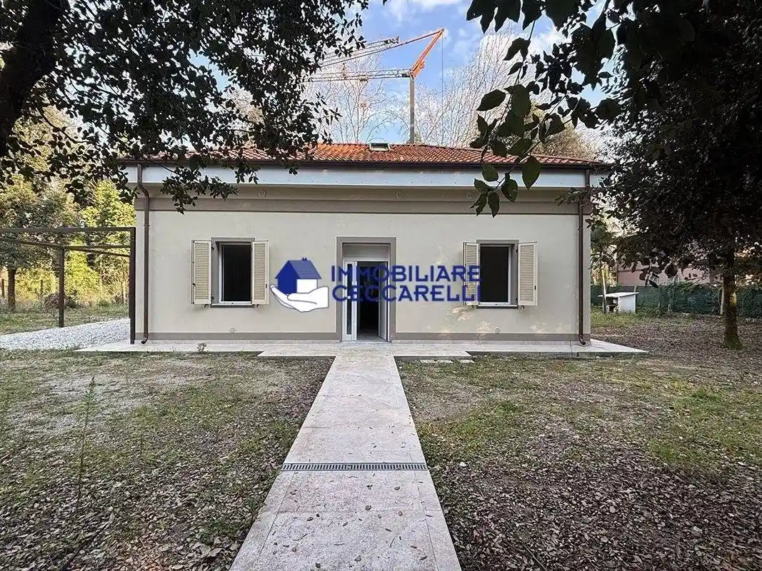 Casa indipendente in vendita a Massa