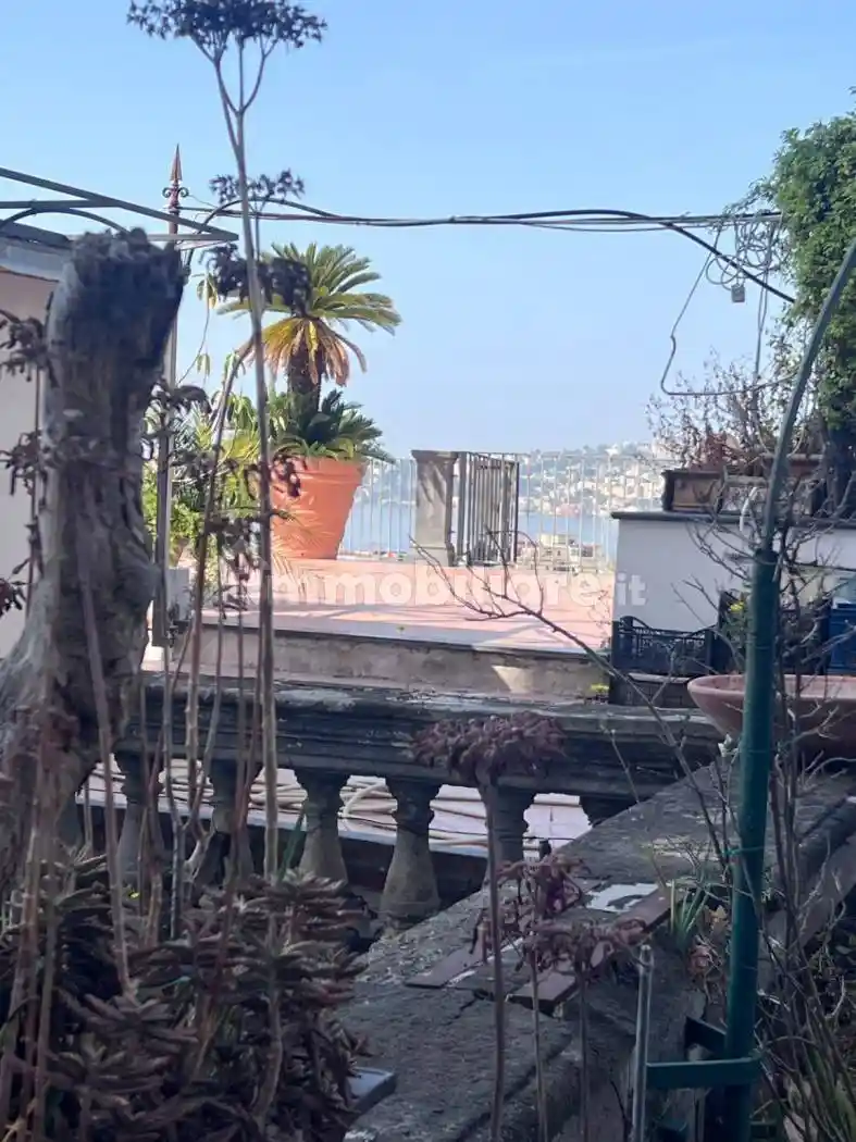 Appartamento in affitto a Napoli