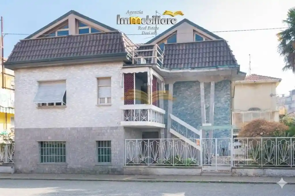 Villa in vendita a Valenza