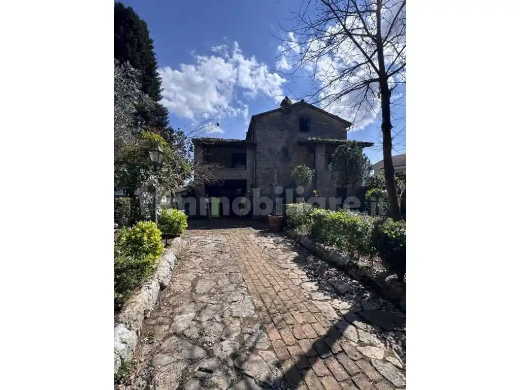 Casa indipendente in affitto a Supino