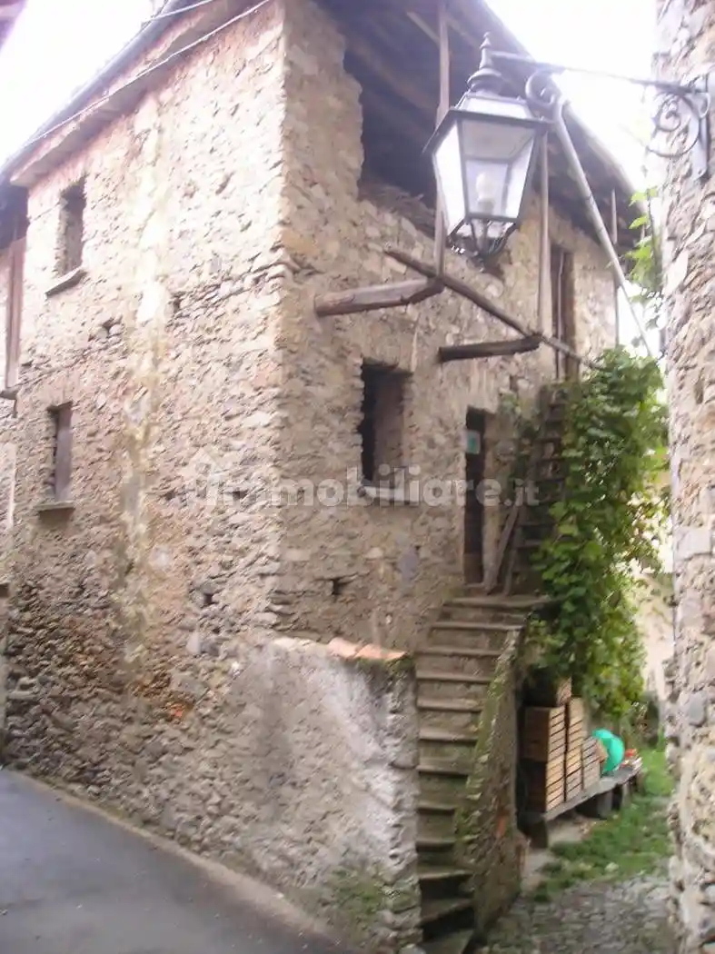 Palazzo - Edificio in vendita a Lesa