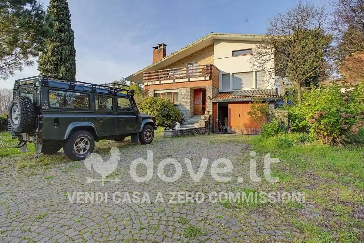 Villa in vendita a Cocquio-Trevisago