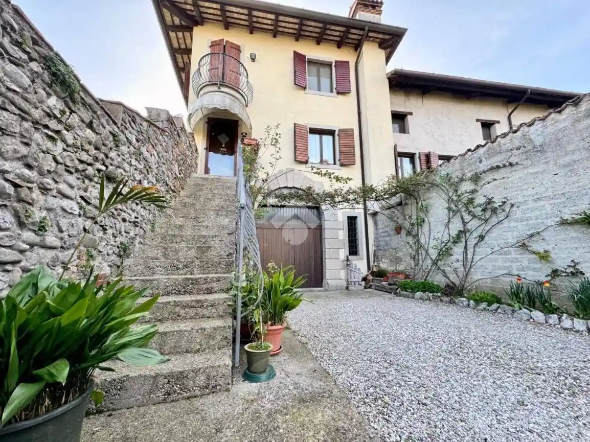 Casa indipendente in vendita a Manzano