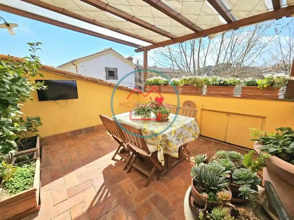 Appartamento in vendita a Massa e Cozzile