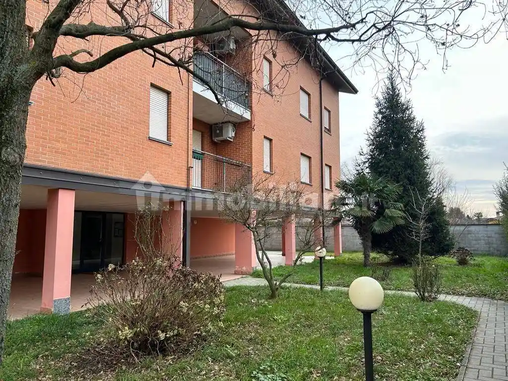 Appartamento in affitto a Vellezzo Bellini