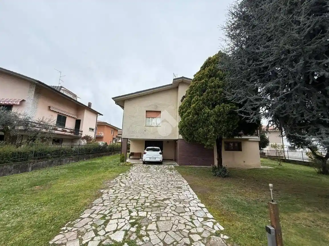 Villa in vendita a Rovato