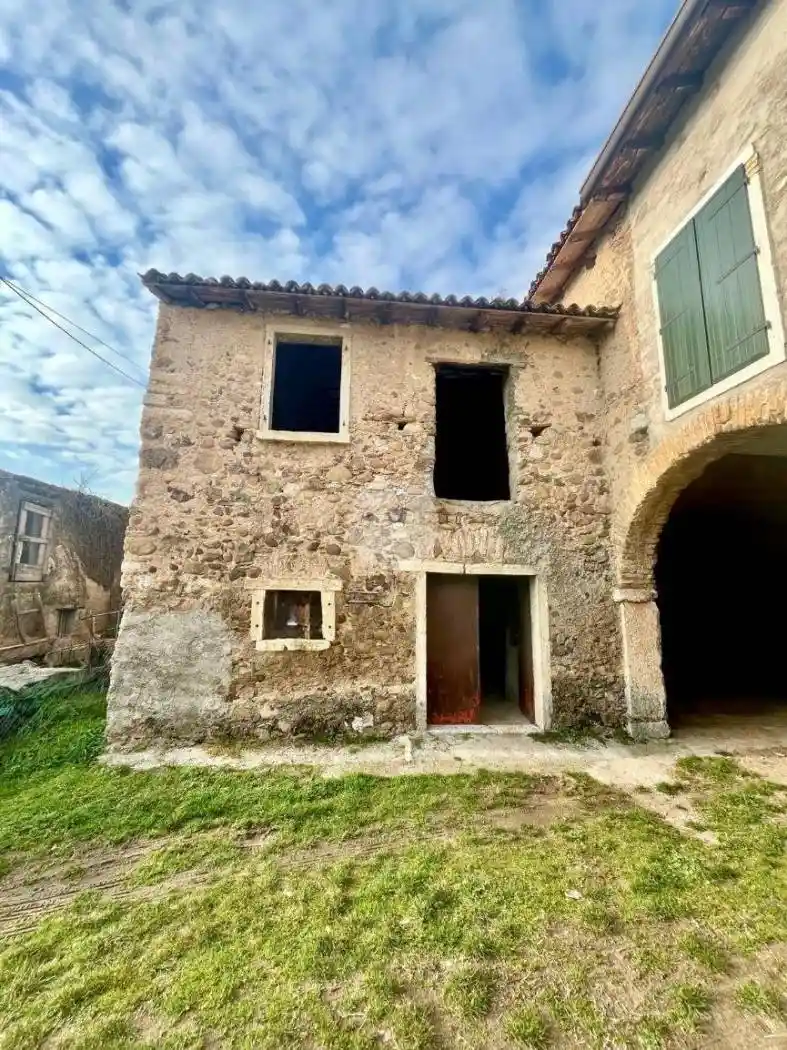 Rustico - Casale in vendita a Caprino Veronese