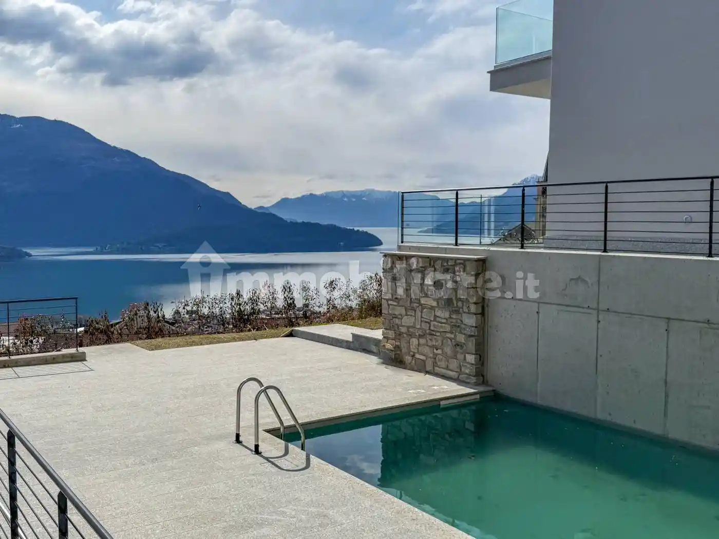 Appartamento in vendita a Domaso