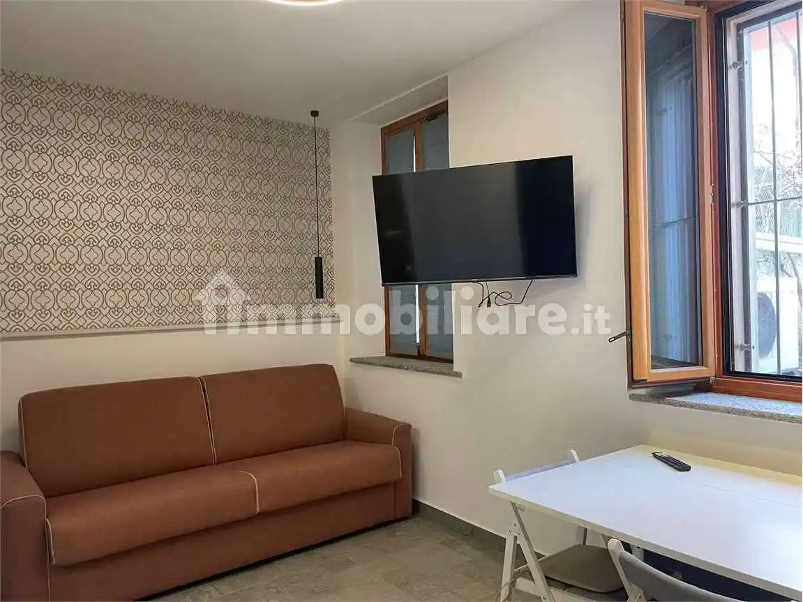 Appartamento in affitto a Angera