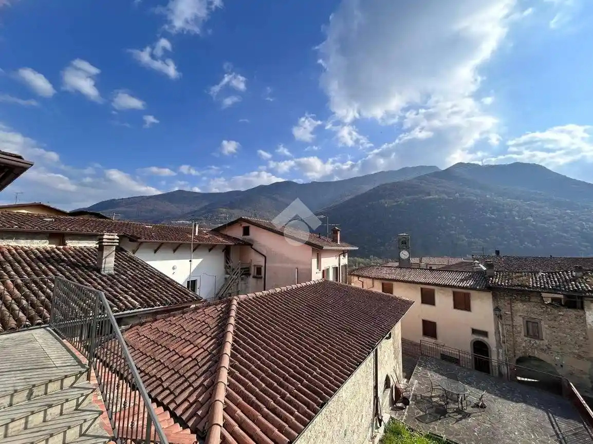 Casa indipendente in vendita a Endine Gaiano