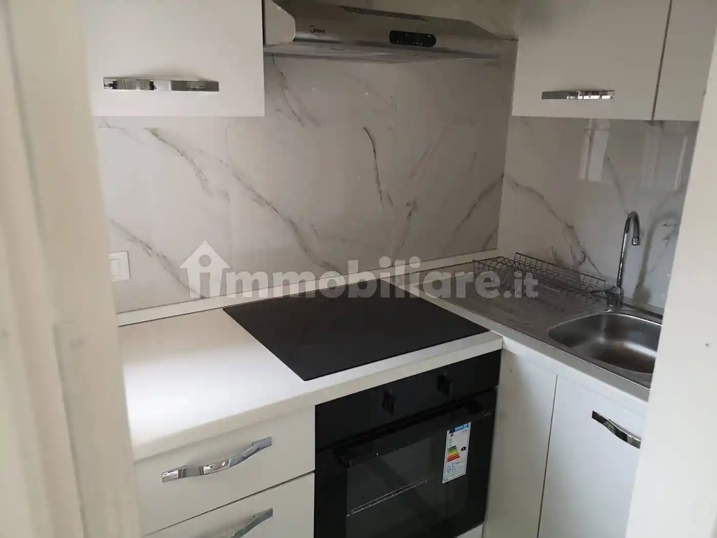 Palazzo - Edificio in affitto a Baranzate