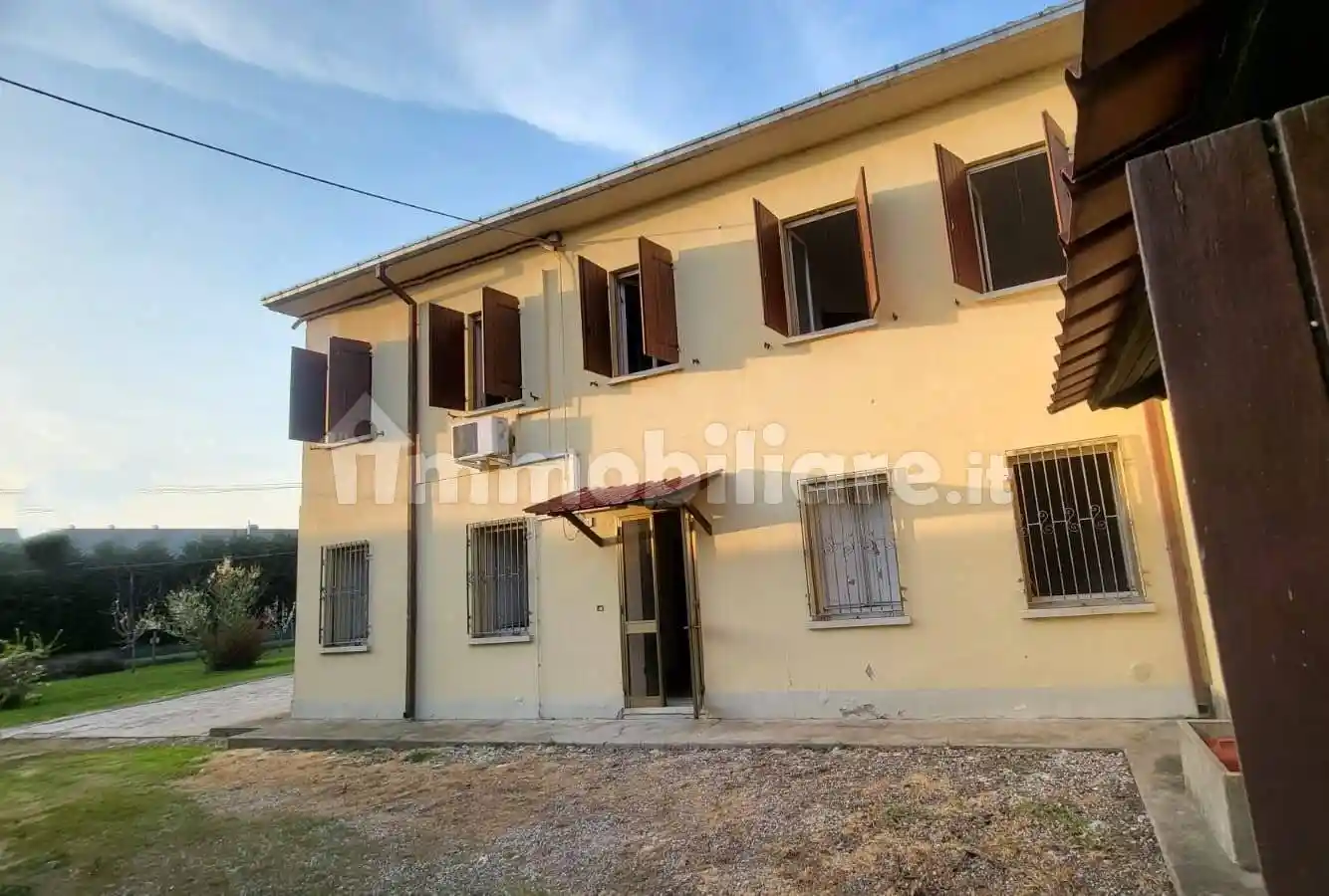 Villa in vendita a Suzzara