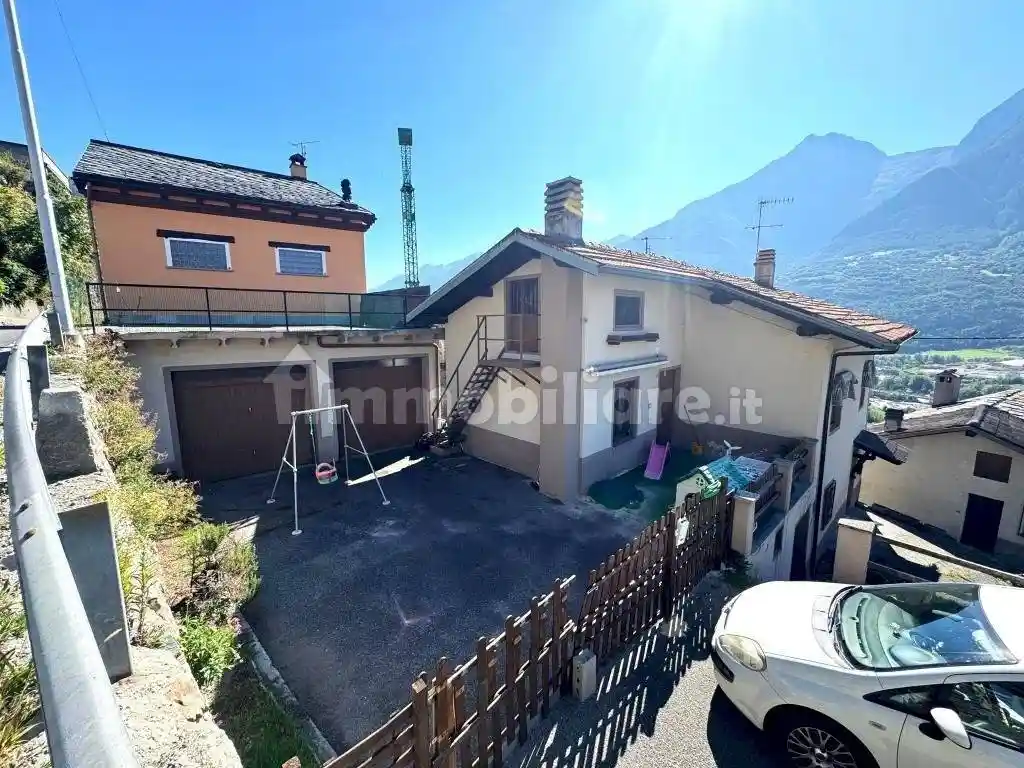 Villa in vendita a Quart