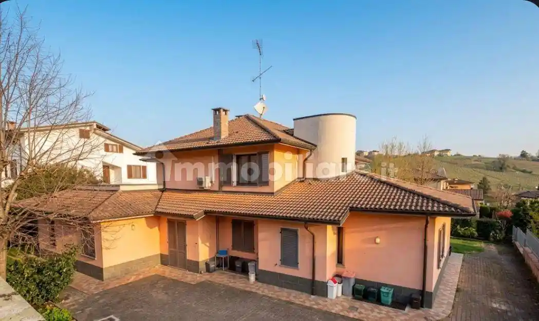Villa in vendita a Casteggio